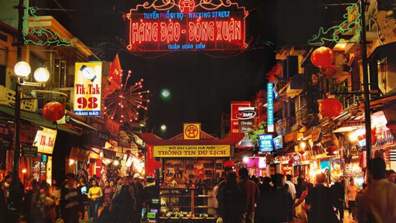 Calle peatonal del Lago Hoan Kiem