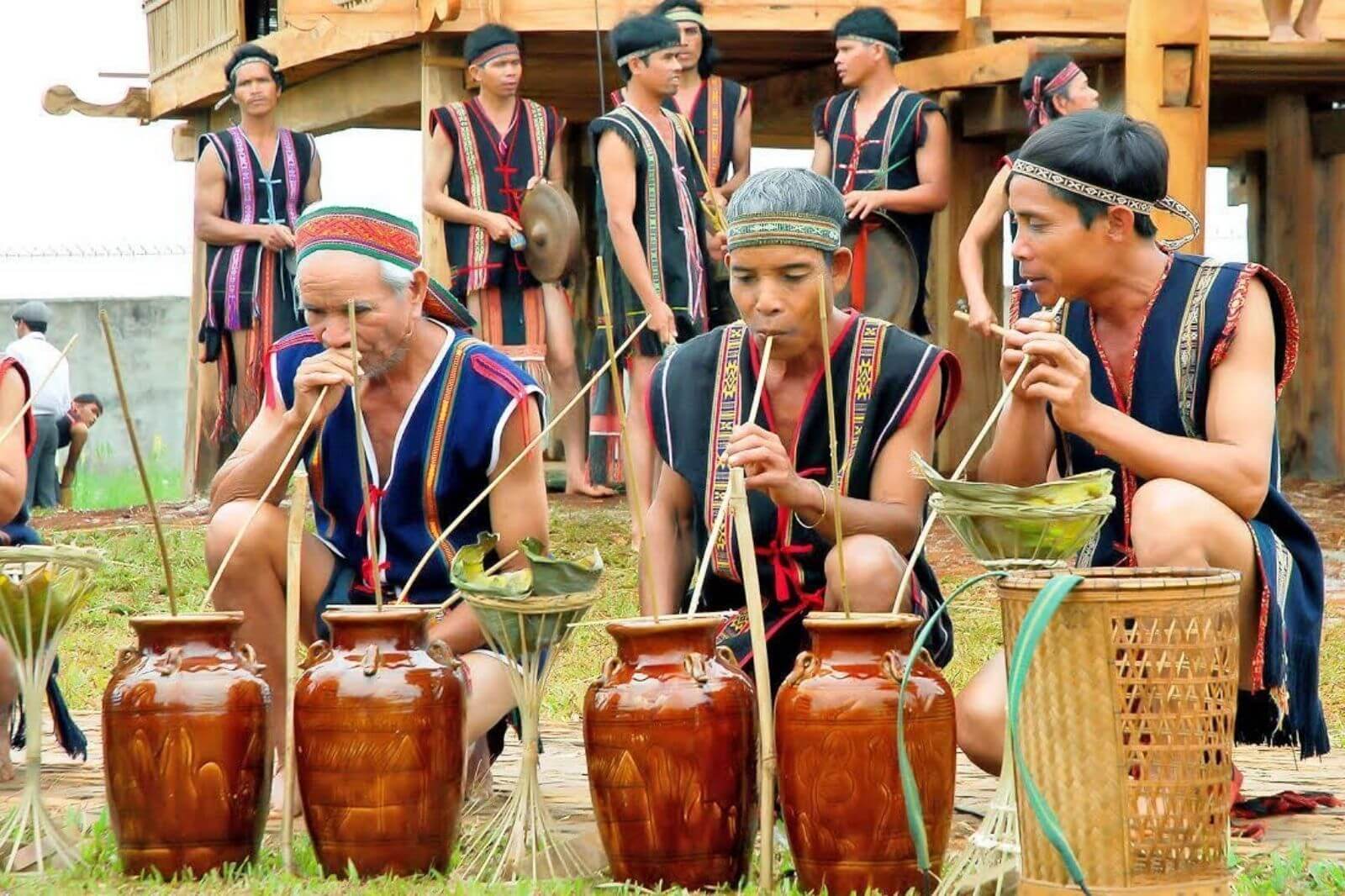 Vino de paja Nho Quan