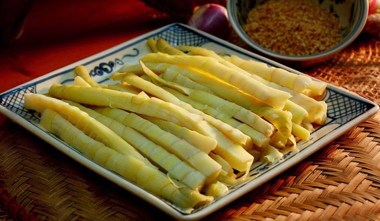 Brotes de bambú fermentados