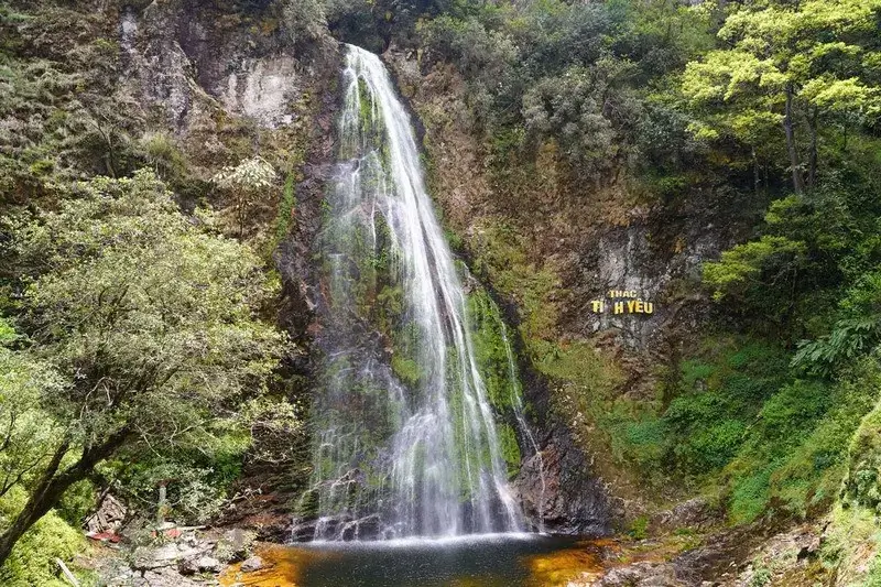 Cascada del Amor Sapa