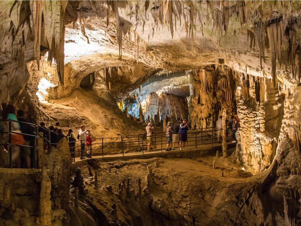 Cueva de Mo Luong
