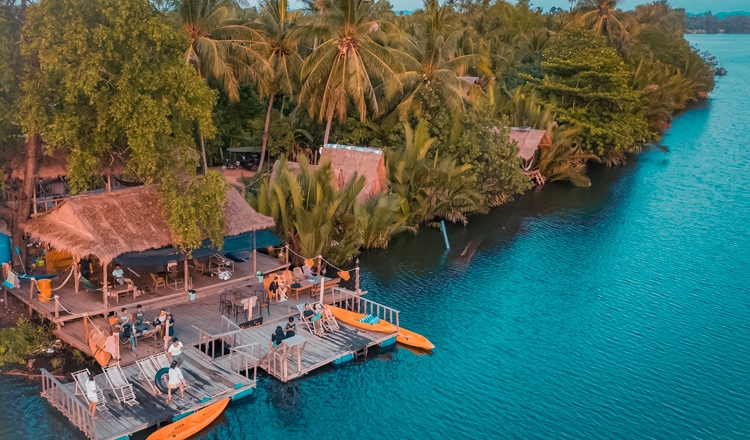 Bungalows y eco-resort junto al río Praek Tuek Chhu en Kampot, Camboya